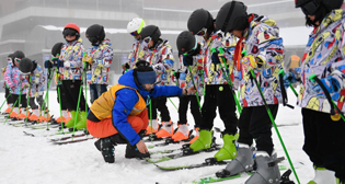 南方山村小学的“冰雪课堂”