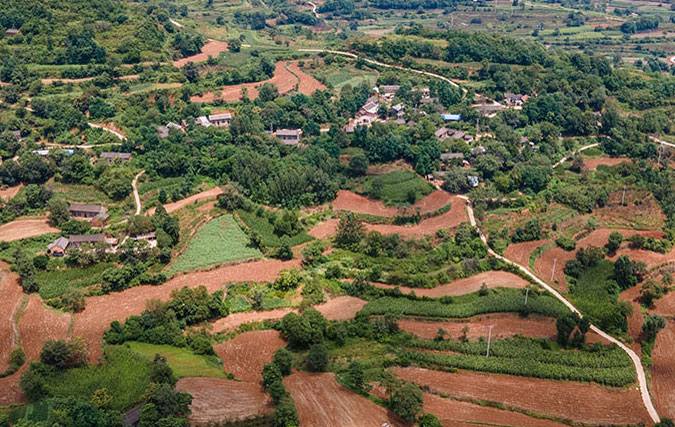 航拍夏日乡村 青山苍翠风景秀丽