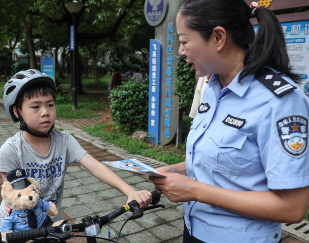 社区“有礼市集” 倡导文明新风尚