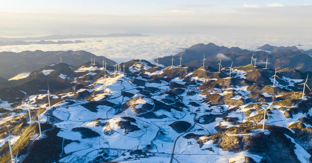 湖北秭归：雪后风机