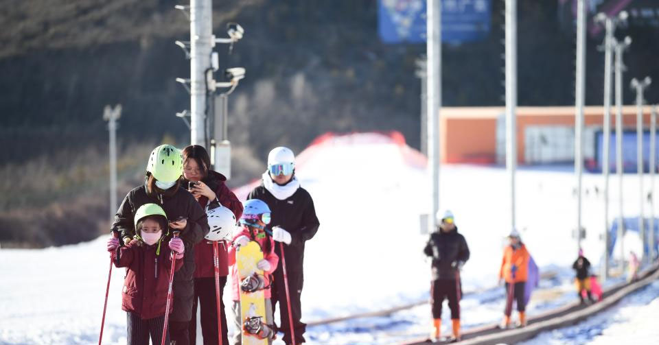 陕西延安：冬季感受冰雪运动魅力