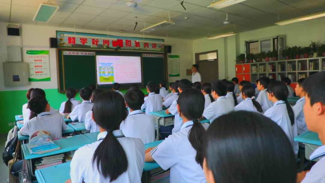 校园常态化开展低碳节约主题教育,让勤俭环保理念浸润学生心灵,真正让节约习惯扎根校园、融入日常。 配图10