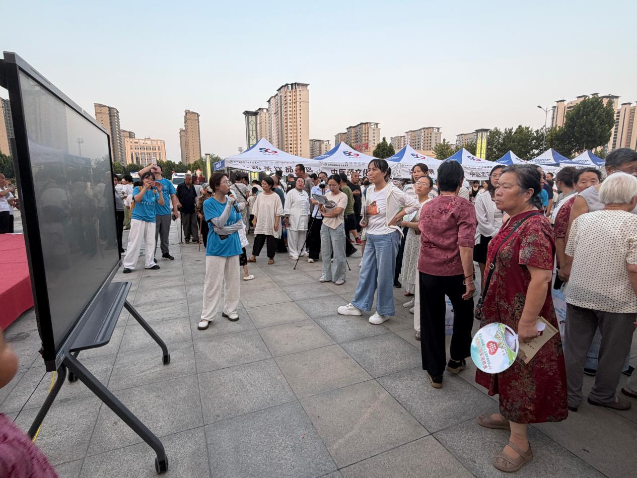 实践队员开展中医药文化科普 配图6